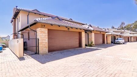 3 Bedroom Townhouse in Candlewoods Estate