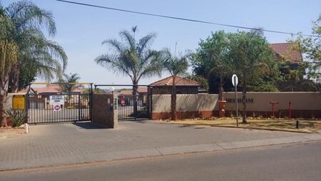 1.5 Bedroom Apartment in Die Hoewes