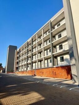 2 Bedroom Apartment in Die Hoewes