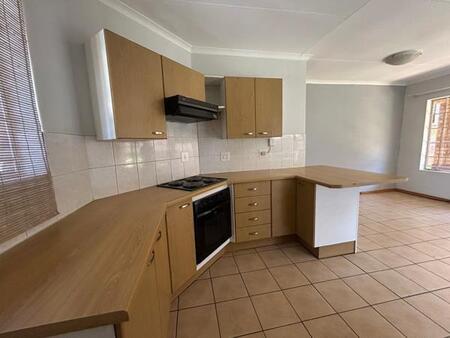 2 Bedroom Townhouse in Die Hoewes
