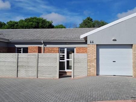 2 Bedroom Townhouse in Lorraine