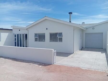 4 Bedroom House in Dwarskersbos