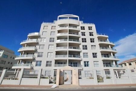 2 Bedroom Apartment in Bloubergstrand
