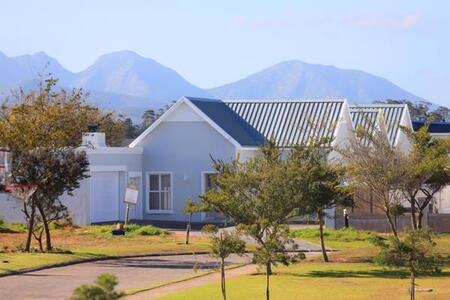 4 Bedroom House in Kingswood Golf Estate