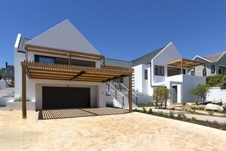 4 Bedroom House in Dennegeur