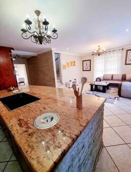 4 Bedroom House in Stonehenge