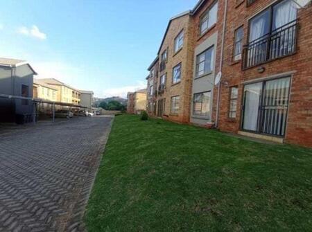 2 Bedroom Apartment in Weltevreden Park
