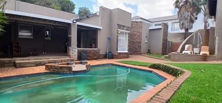 4 Bedroom House in Roodekrans