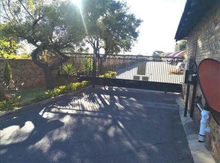 2 Bedroom Apartment in Wilgeheuwel