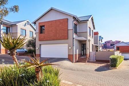 3 Bedroom Townhouse in The Hills