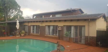 4 Bedroom House in Murrayfield