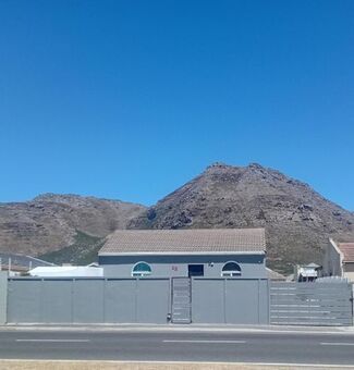 2 Bedroom house to rent in Muizenberg, Cape Town