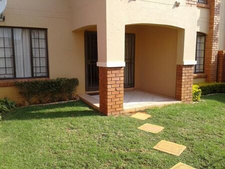 2 Bedroom townhouse - sectional to rent in Equestria, Pretoria