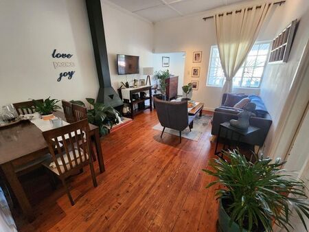 2 Bedroom house to rent in Claremont, Cape Town