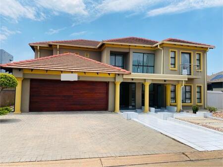 5 Bedroom House in Theresapark