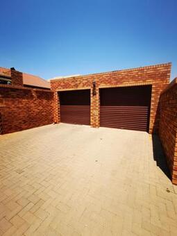 3 Bedroom Townhouse in Magalieskruin