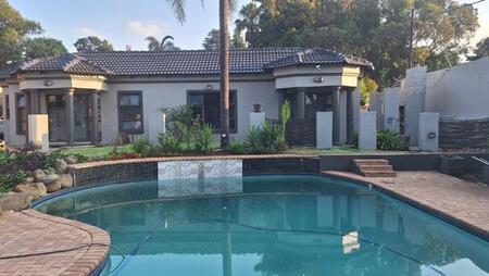 5 Bedroom House in Bramley