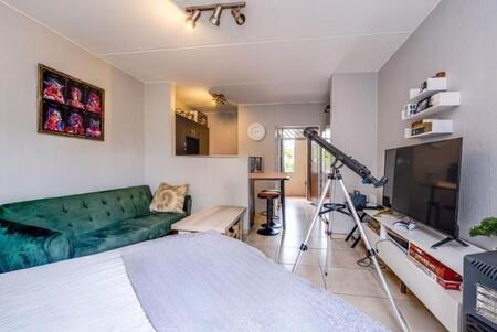 Studio apartment in Bryanston