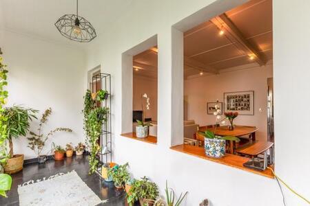 2 Bedroom Flat in Melrose