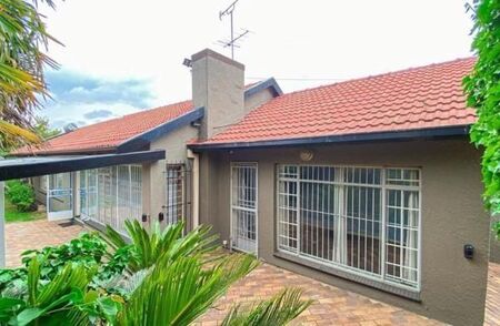 4 Bedroom House in Kensington