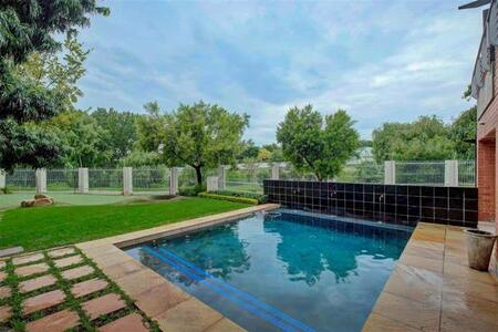 1 Bedroom Apartment in Paulshof