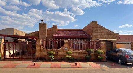 3 Bedroom House in Spruit View