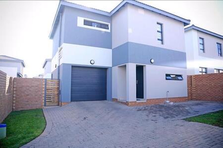 3 Bedroom House in Thatchfield