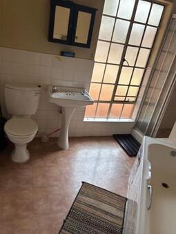 4 Bedroom House in Heuweloord