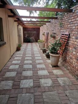 1 Bedroom Flat in Eldoraigne