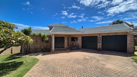 3 Bedroom House in Blue Horizon Bay