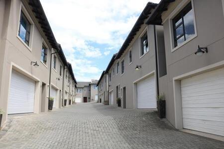 3 Bedroom Townhouse in Beacon Bay