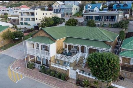 3 Bedroom House in Mossel Bay Central