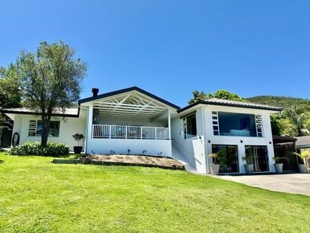 5 Bedroom House in Old Place