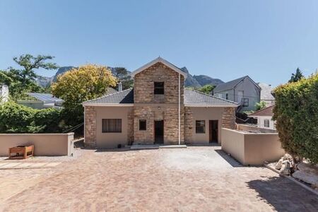 3 Bedroom House in Claremont