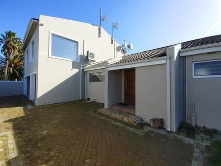 5 Bedroom House in Edgemead