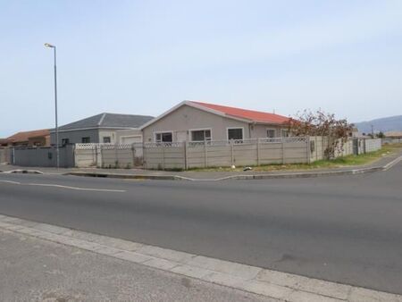 2 Bedroom House in Zeekoevlei