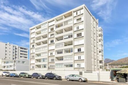 2 Bedroom Apartment in Mouille Point