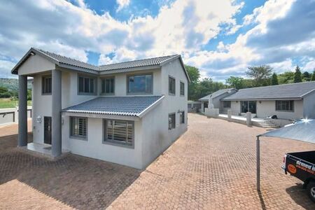 10 Bedroom House in Ruimsig