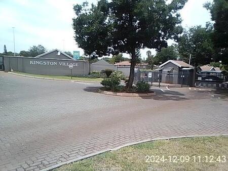 3 Bedroom Townhouse in Weltevreden Park
