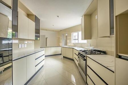 4 Bedroom House in Silver Lakes Golf Estate