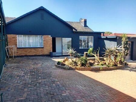 2 Bedroom house to rent in Marlands, Germiston