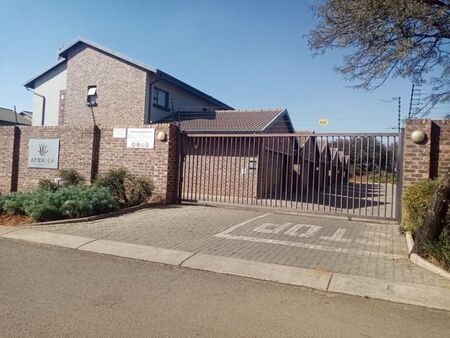 3 Bedroom duplex townhouse - sectional to rent in Doornpoort, Pretoria