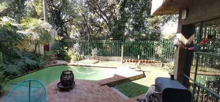 3 Bedroom duplex townhouse - sectional to rent in Garsfontein, Pretoria