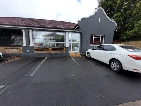 4 Bedroom house to rent in Paarl Central