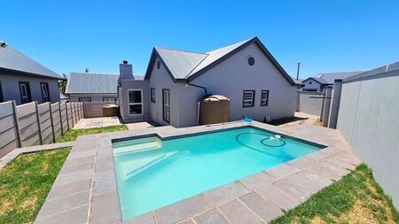 2 Bedroom house to rent in Vredenburg
