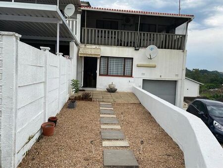3 Bedroom duplex apartment to rent in Avoca, Durban