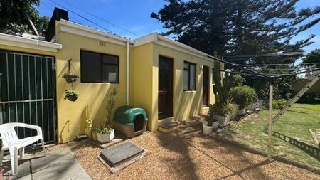 1 Bedroom cottage to rent in Zeekoevlei, Cape Town