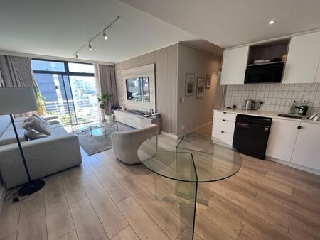 2 Bedroom apartment to rent in Sea Point, Cape Town