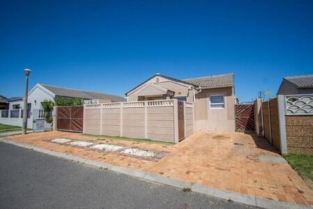 3 Bedroom house to rent in Victoria Park, Somerset West