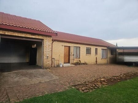 3 Bedroom House in Crystal Park